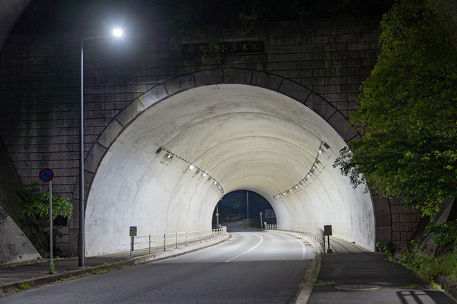 道路灯、トンネル照明もLED化し一元管理します
