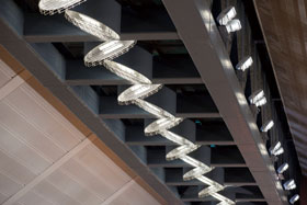 図4 施設天井中央写真