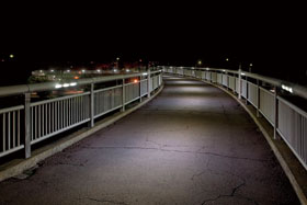 図5 偕楽橋の夜間近景