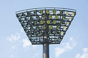 高知球場の照明設備 野球場納入施設例 施設報告 岩崎電気